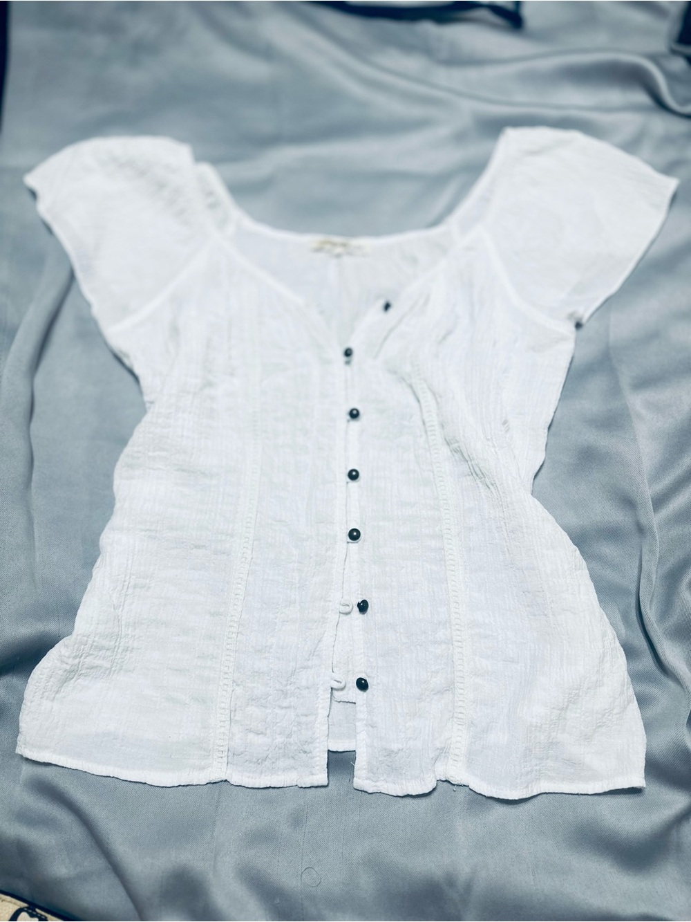 Lightweight White Button-Front Top by Rewind. Wear on or off the shoulders - Picture 2 of 7